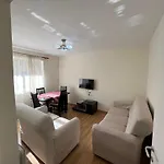 Skanderbeg Square アパート ティラナ