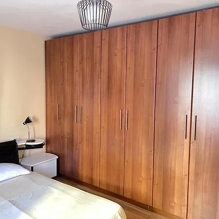 Skanderbeg Square דירה